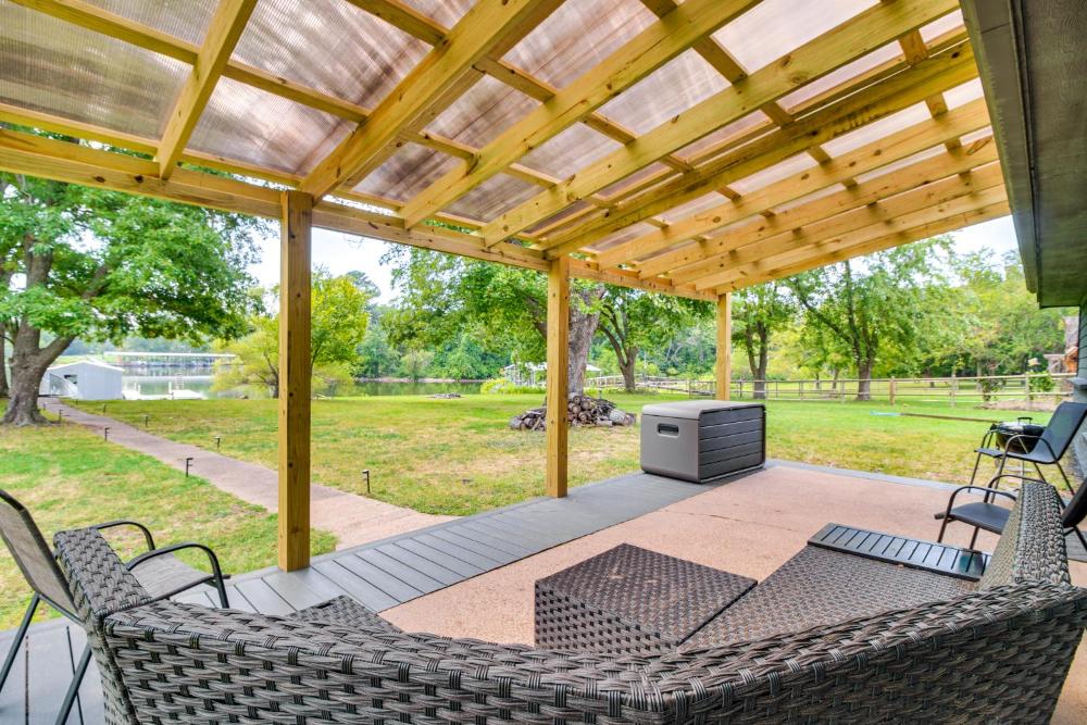 On-Site Lake Access Pet-Friendly Vinita Home